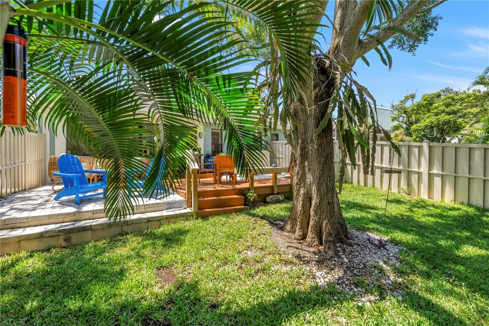 1074 SANABEL COURT NE St Petersburg, FL 33702