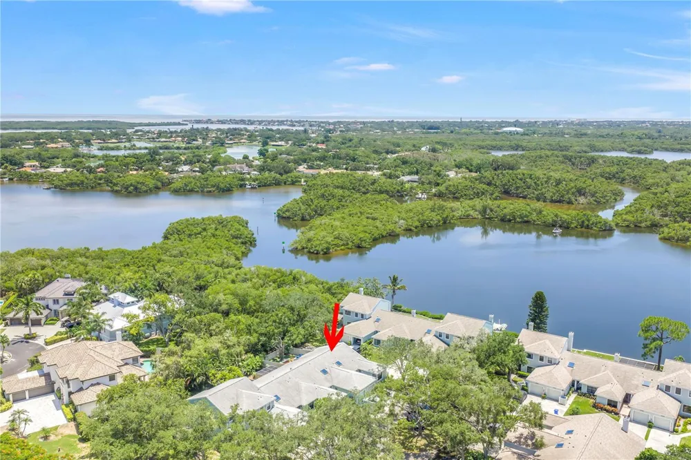 1074 SANABEL COURT NE St Petersburg, FL 33702