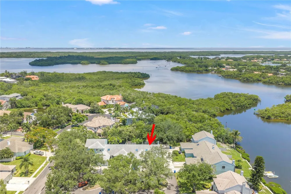 1074 SANABEL COURT NE St Petersburg, FL 33702
