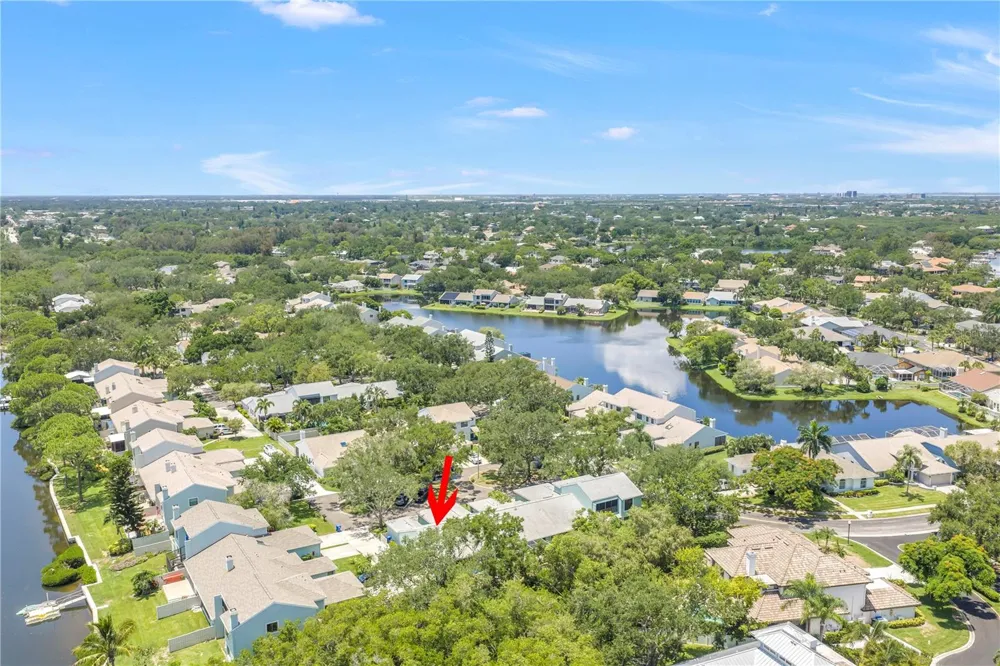 1074 SANABEL COURT NE St Petersburg, FL 33702