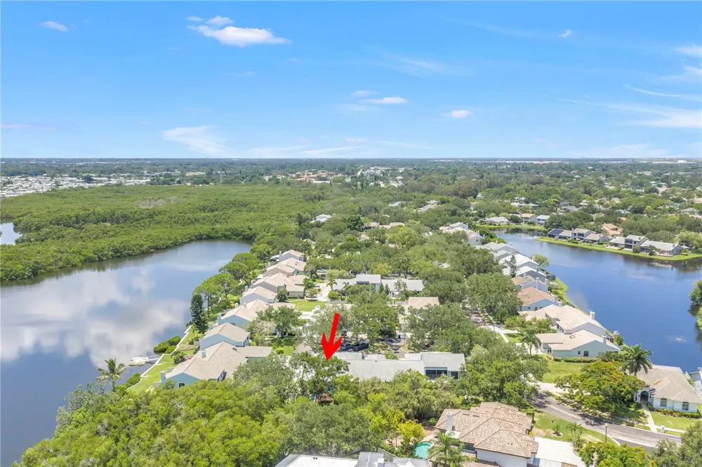 1074 SANABEL COURT NE St Petersburg, FL 33702