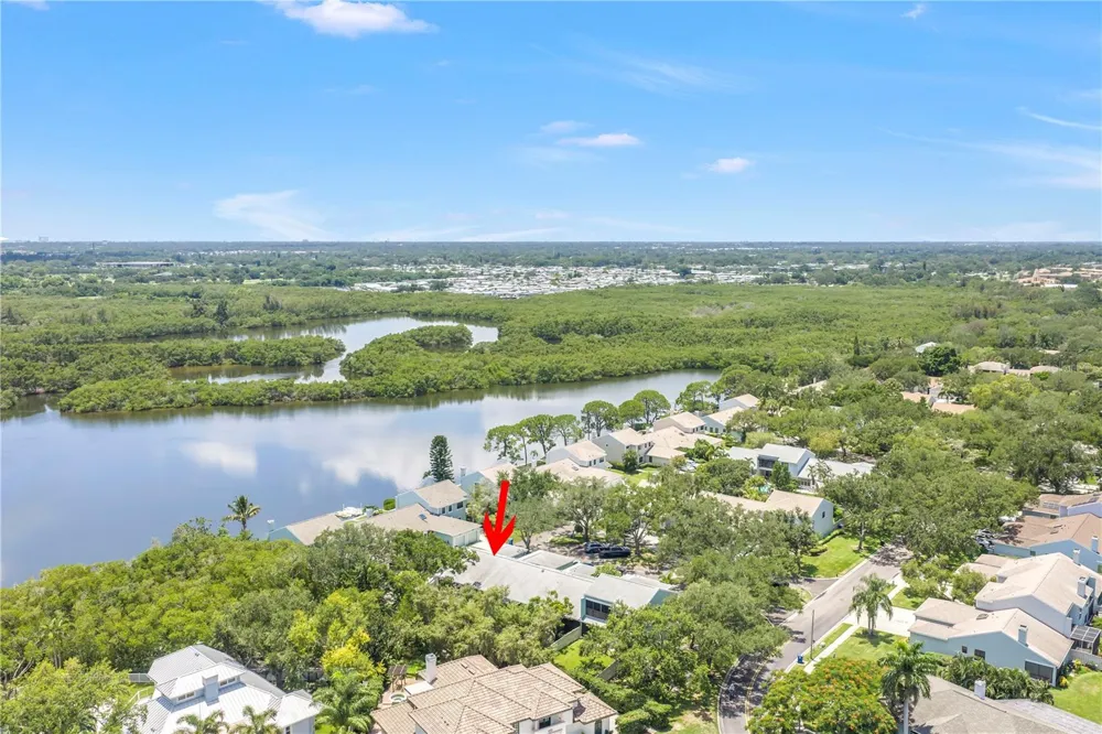 1074 SANABEL COURT NE St Petersburg, FL 33702