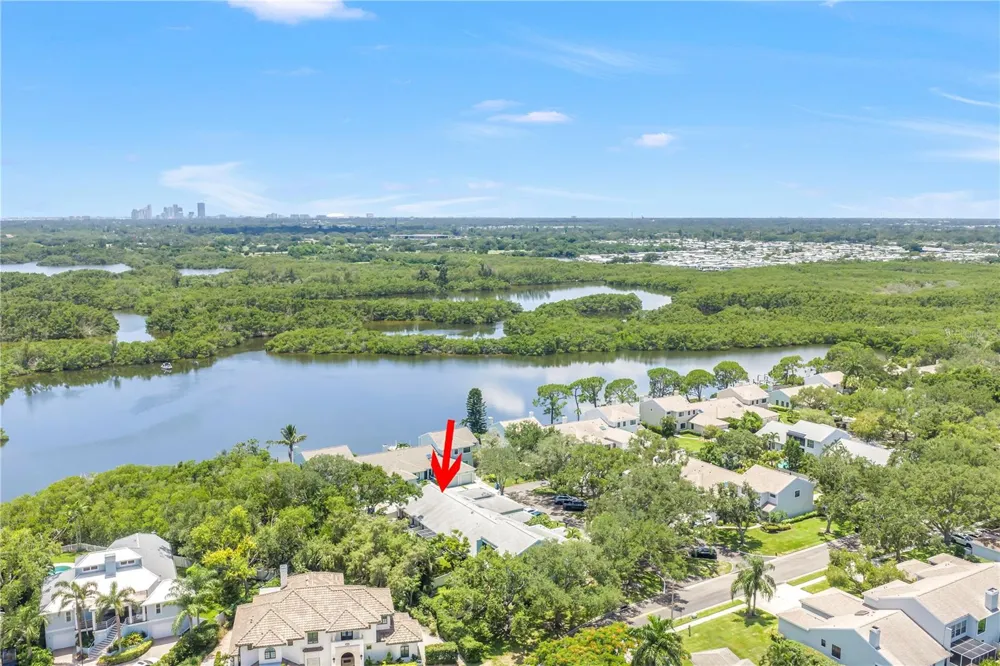 1074 SANABEL COURT NE St Petersburg, FL 33702