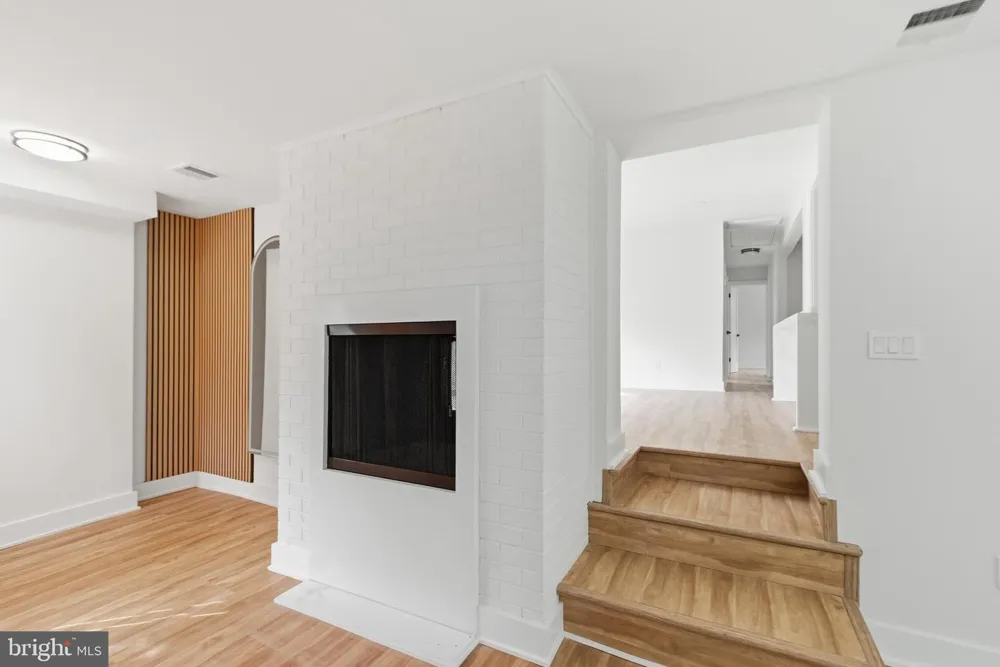 6405 INWOOD DRIVE Springfield, VA 22150