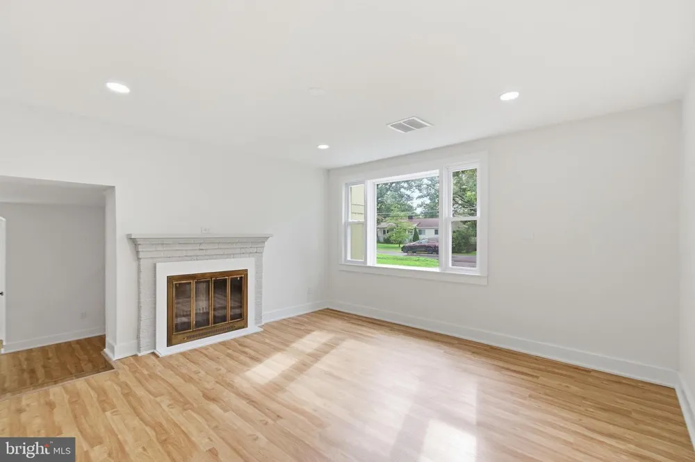 6405 INWOOD DRIVE Springfield, VA 22150