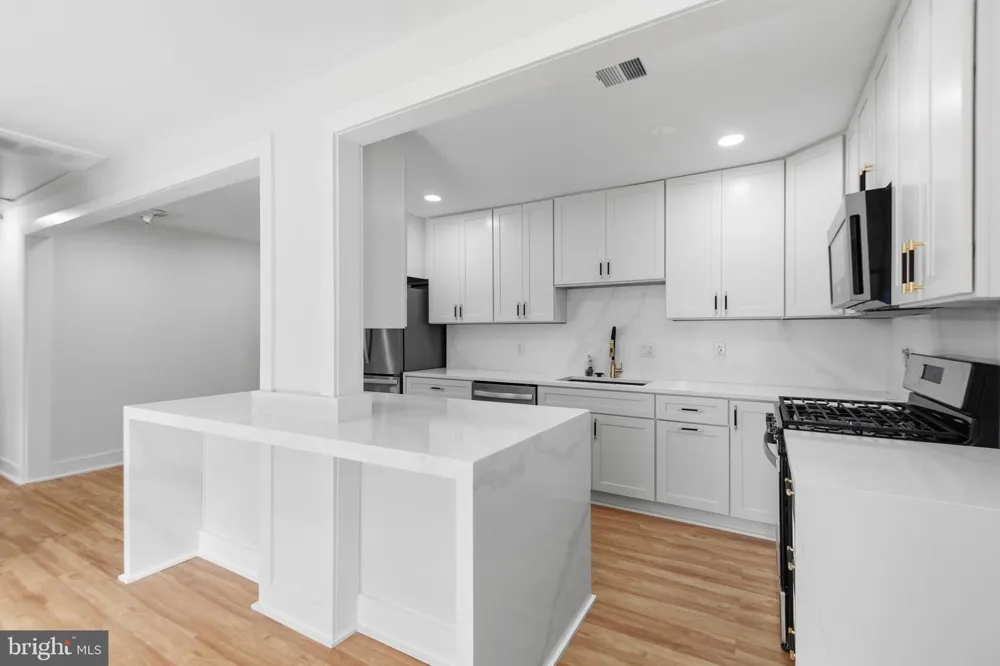 6405 INWOOD DRIVE Springfield, VA 22150