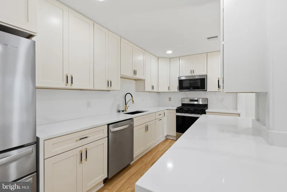 6405 INWOOD DRIVE Springfield, VA 22150