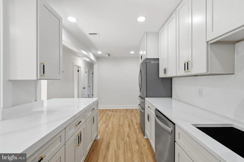 6405 INWOOD DRIVE Springfield, VA 22150