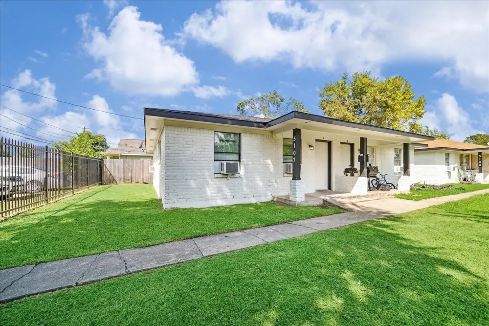 5107 Clover Street Houston, TX 77033