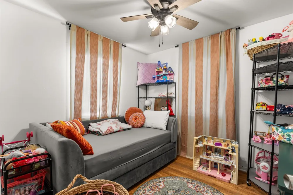 5831 Burr Oak Drive Houston, TX 77092