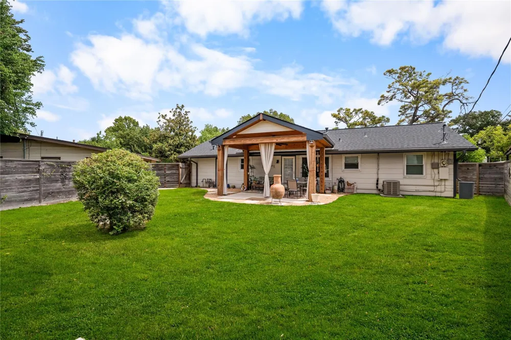 5831 Burr Oak Drive Houston, TX 77092