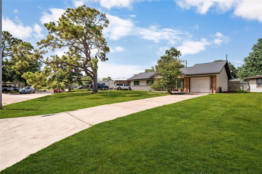 5831 Burr Oak Drive Houston, TX 77092