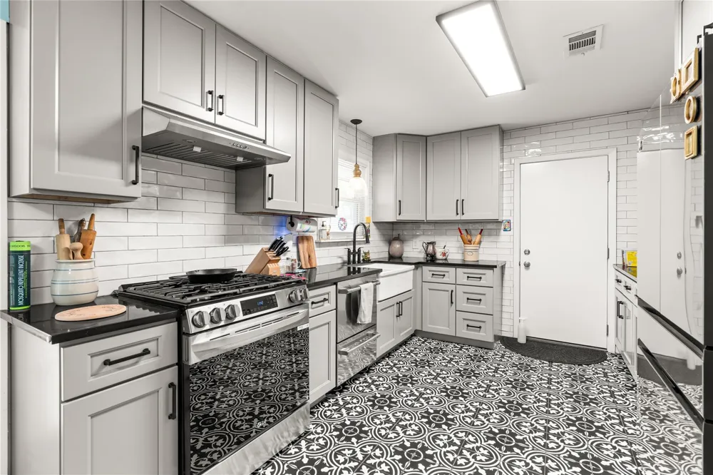 5831 Burr Oak Drive Houston, TX 77092