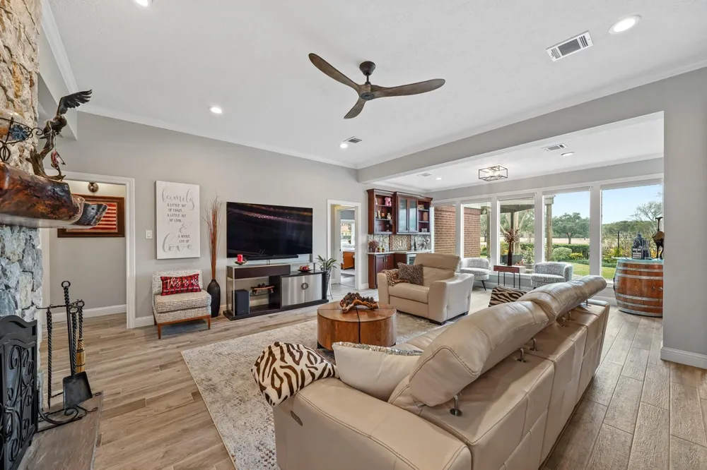 25 The Oval Street Sugar Land, TX 77479