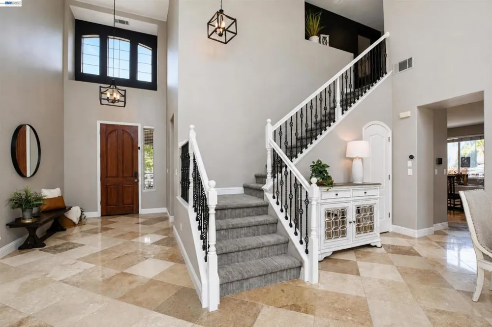 124 Tennyson Ct Discovery Bay, CA 94505
