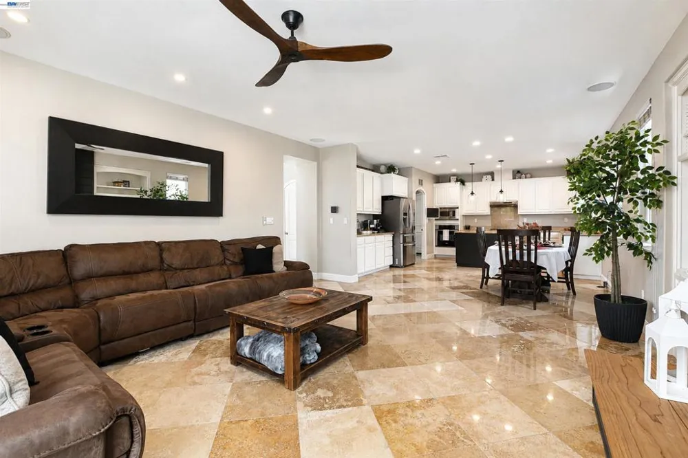 124 Tennyson Ct Discovery Bay, CA 94505