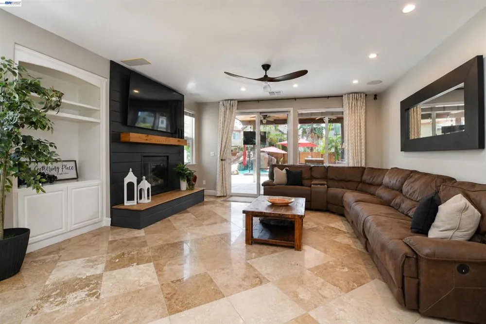 124 Tennyson Ct Discovery Bay, CA 94505