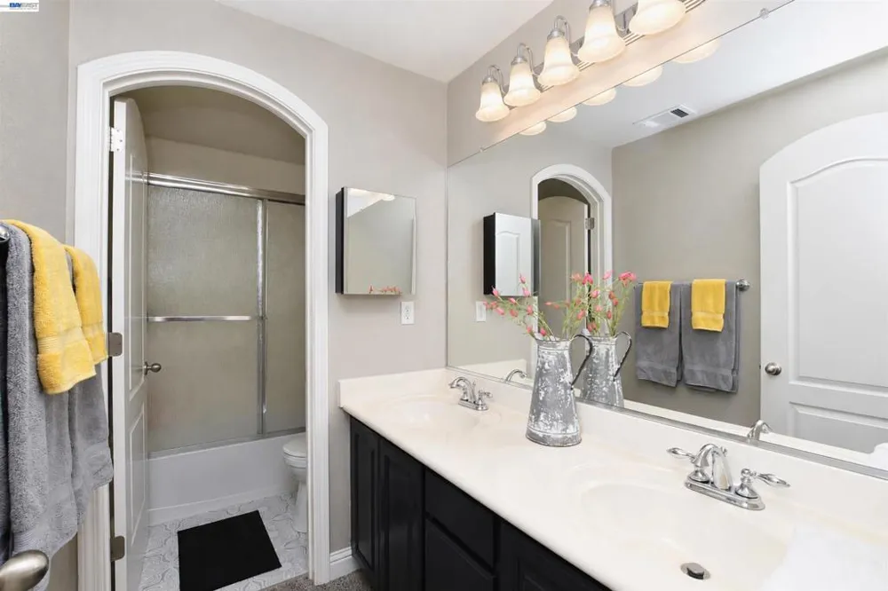 124 Tennyson Ct Discovery Bay, CA 94505