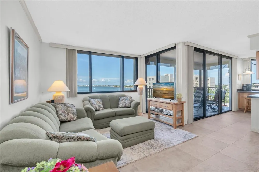 6287 BAHIA DEL MAR CIRCLE #602 St Petersburg, FL 33715