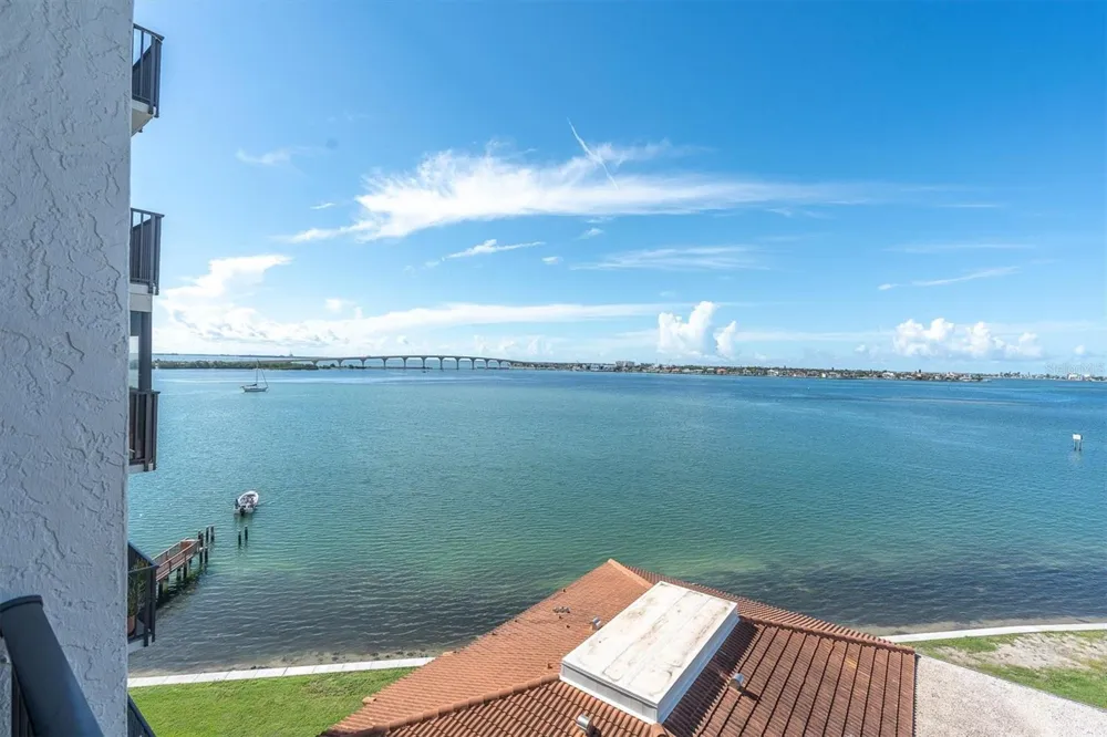 6287 BAHIA DEL MAR CIRCLE #602 St Petersburg, FL 33715