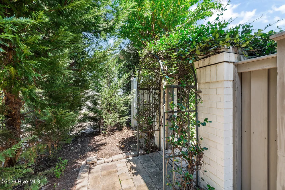 601 Bedminister Lane Wilmington, NC 28405