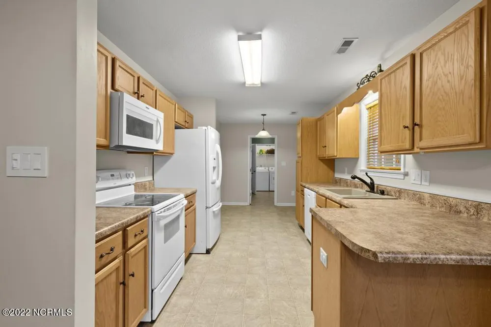 102 Crystal Stone Way Jacksonville, NC 28546