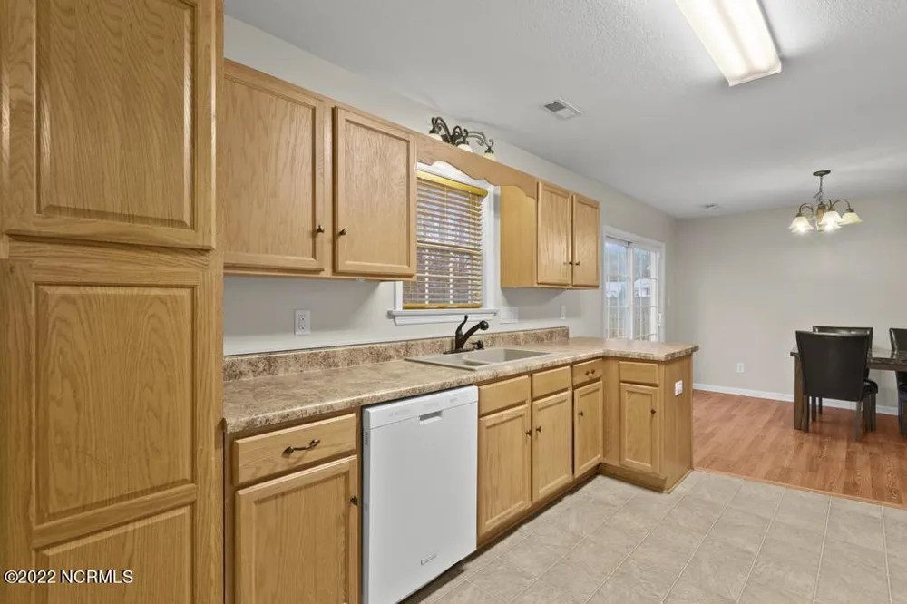102 Crystal Stone Way Jacksonville, NC 28546