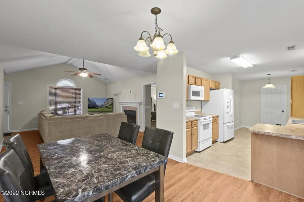 102 Crystal Stone Way Jacksonville, NC 28546