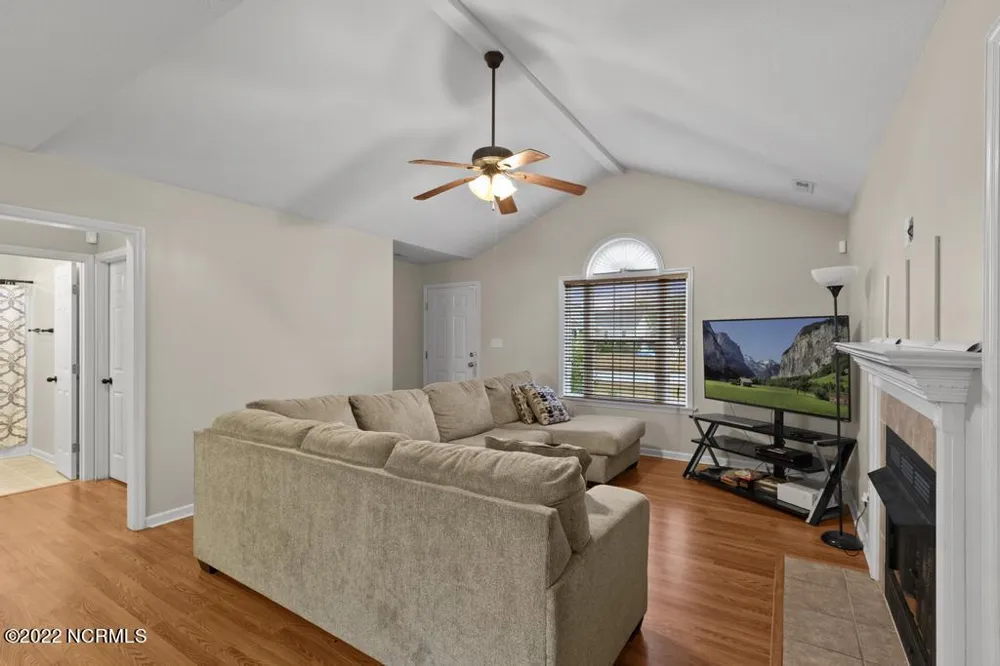 102 Crystal Stone Way Jacksonville, NC 28546