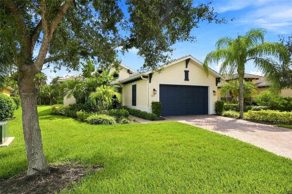 5057 LAKE OVERLOOK AVENUE Bradenton, FL 34208