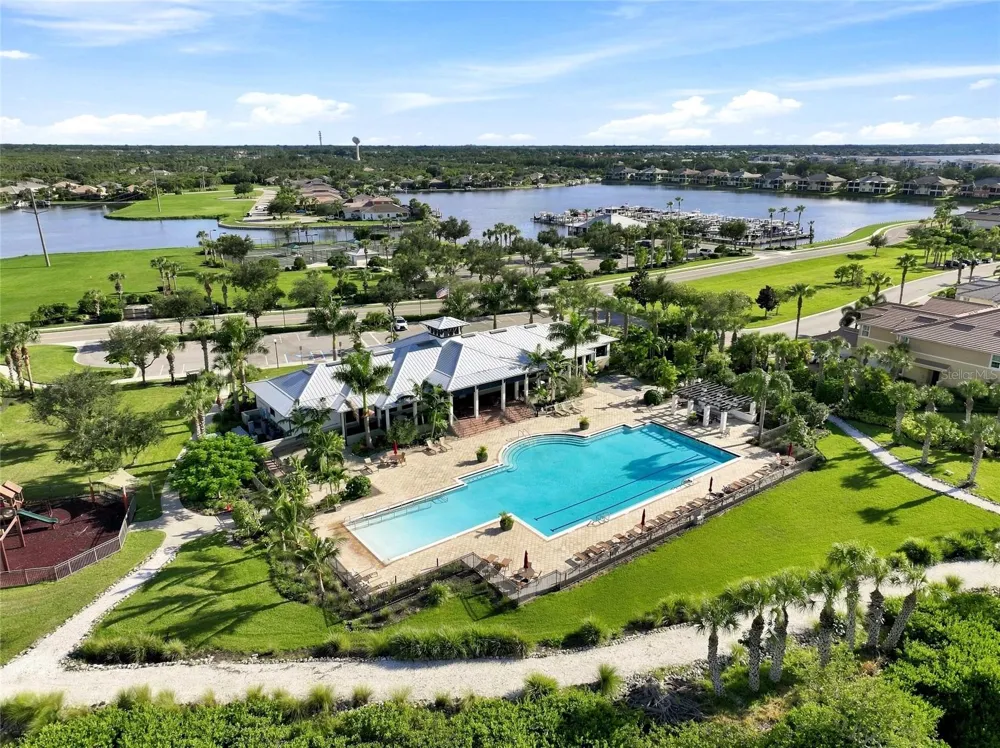 5057 LAKE OVERLOOK AVENUE Bradenton, FL 34208