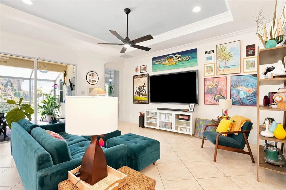 5057 LAKE OVERLOOK AVENUE Bradenton, FL 34208