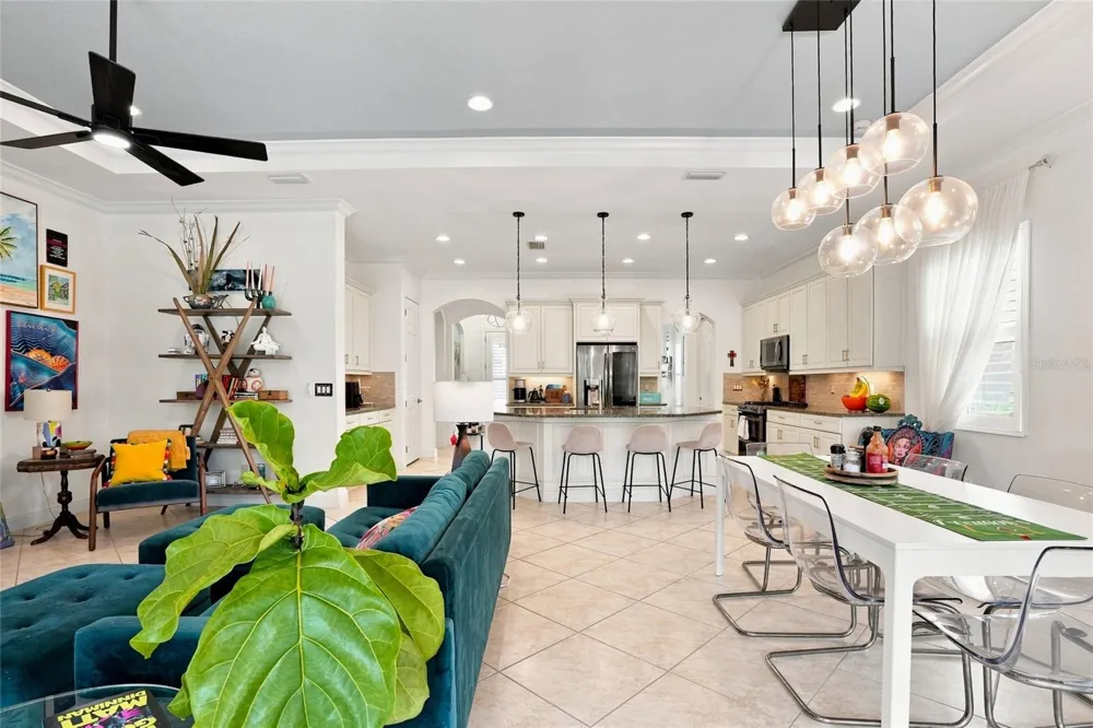 5057 LAKE OVERLOOK AVENUE Bradenton, FL 34208