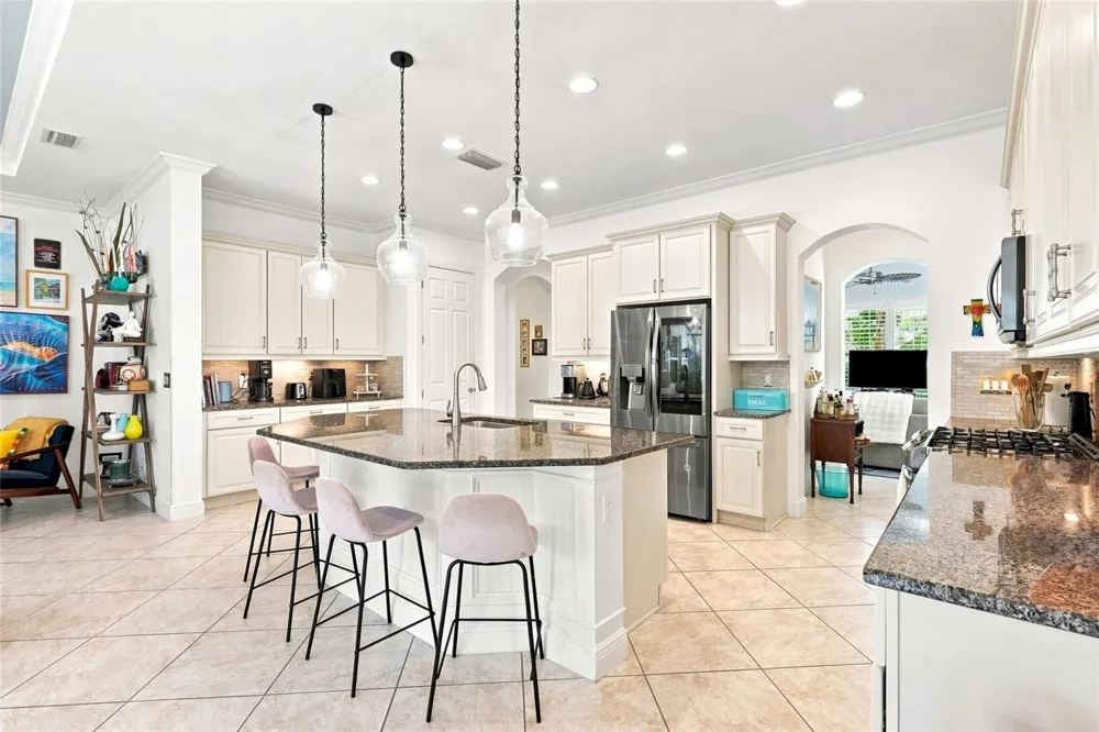 5057 LAKE OVERLOOK AVENUE Bradenton, FL 34208