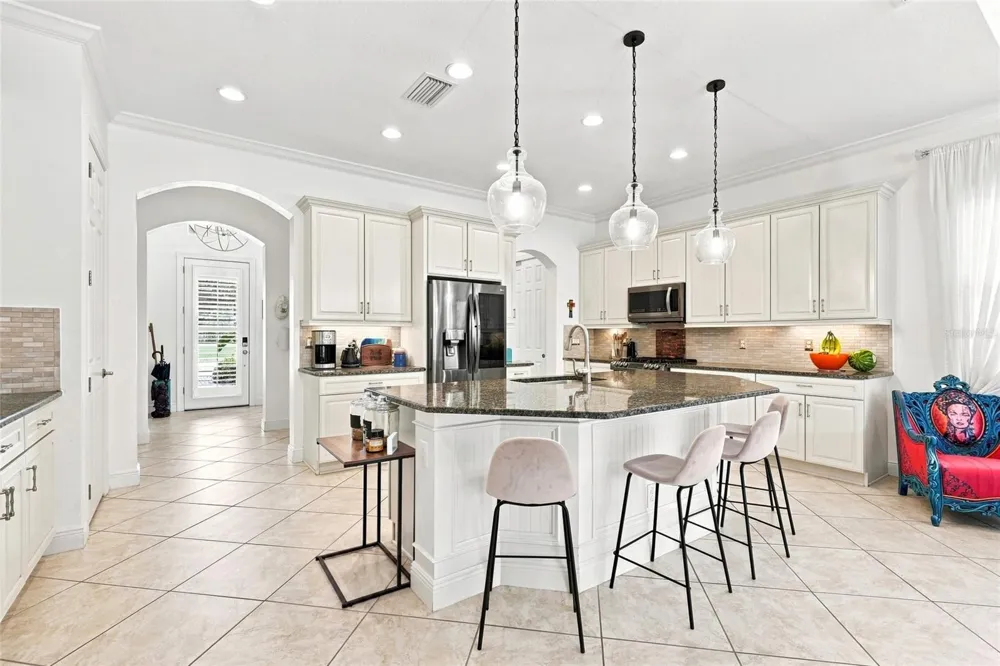 5057 LAKE OVERLOOK AVENUE Bradenton, FL 34208