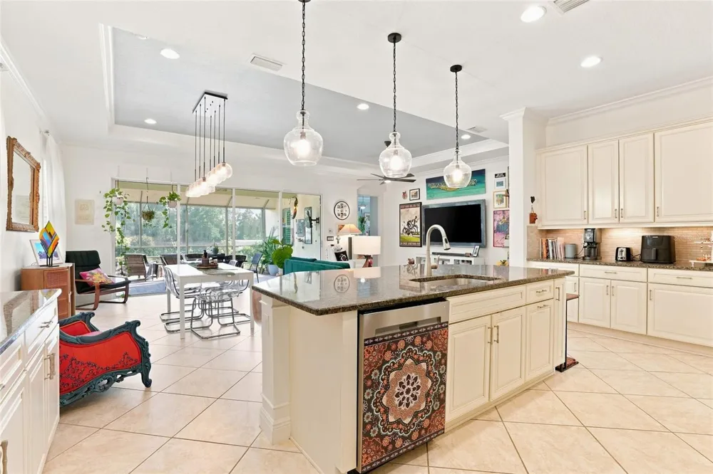 5057 LAKE OVERLOOK AVENUE Bradenton, FL 34208