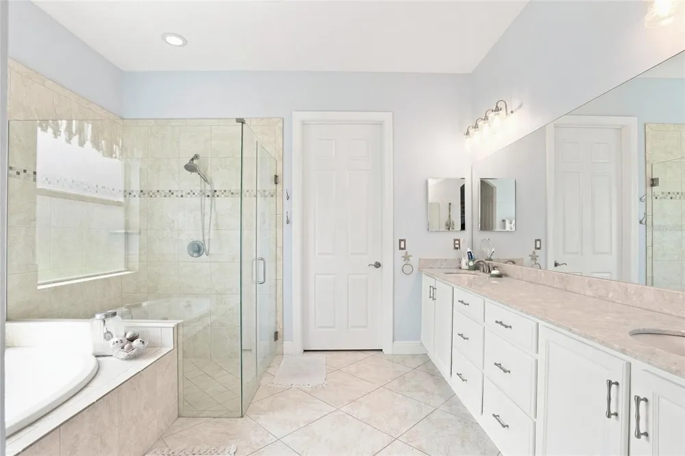 5057 LAKE OVERLOOK AVENUE Bradenton, FL 34208