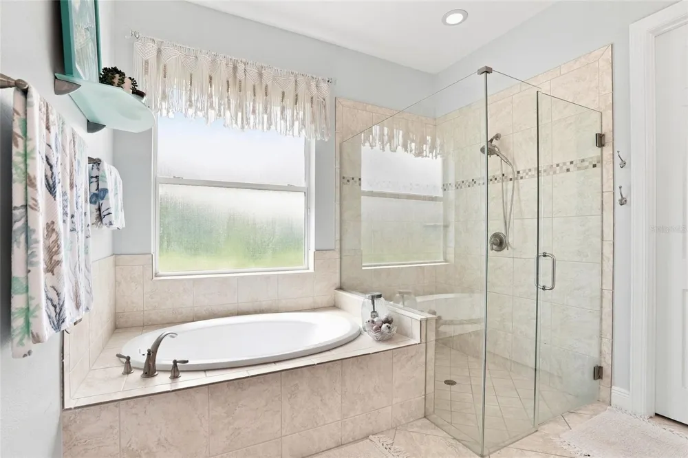 5057 LAKE OVERLOOK AVENUE Bradenton, FL 34208