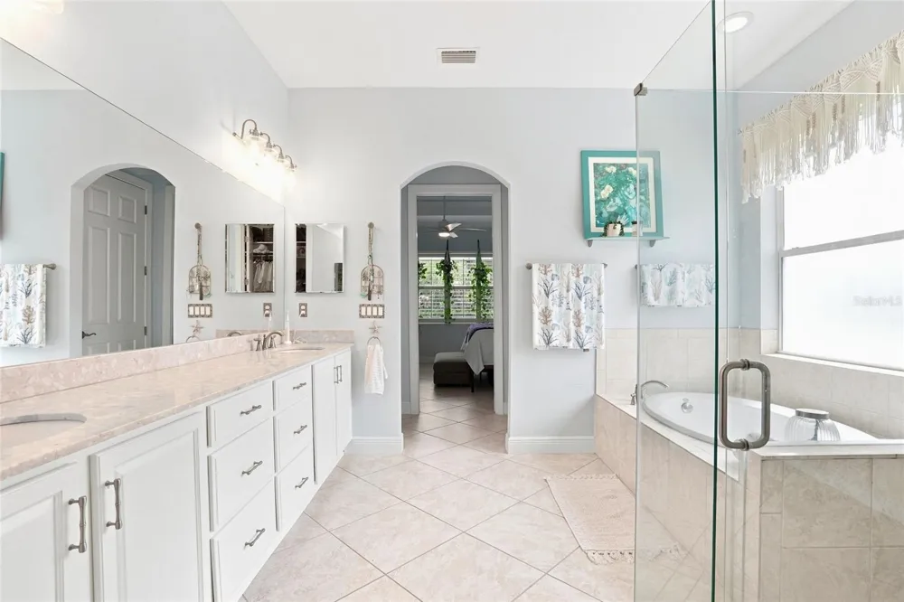 5057 LAKE OVERLOOK AVENUE Bradenton, FL 34208