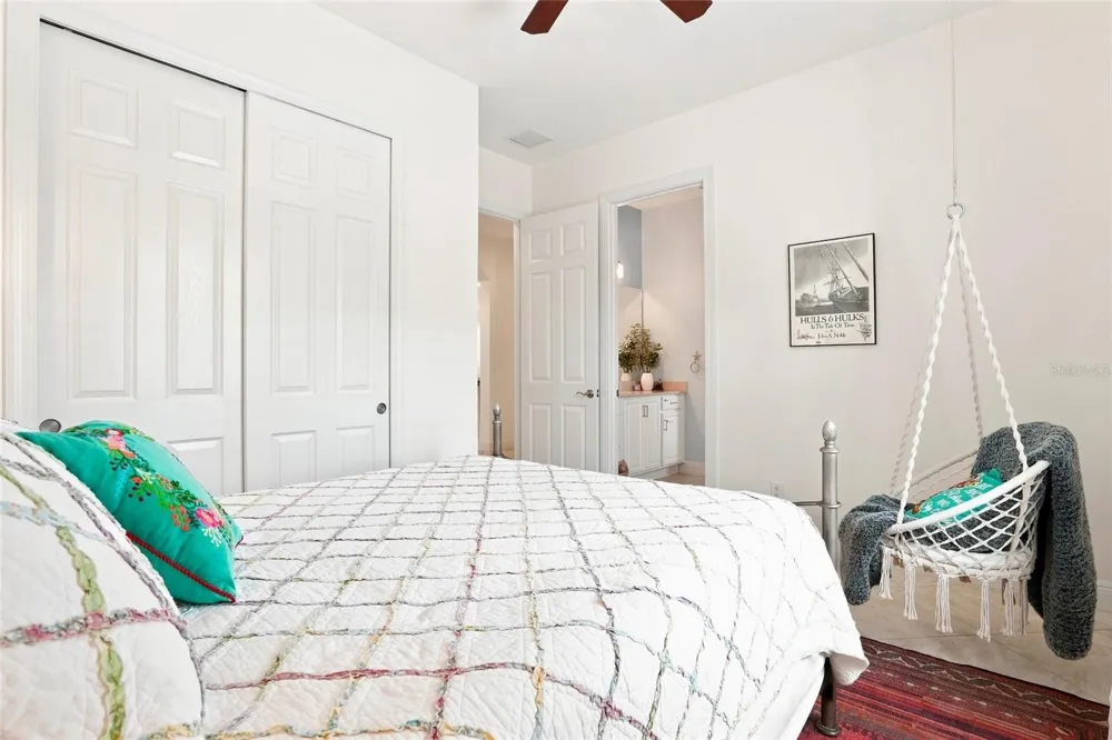 5057 LAKE OVERLOOK AVENUE Bradenton, FL 34208