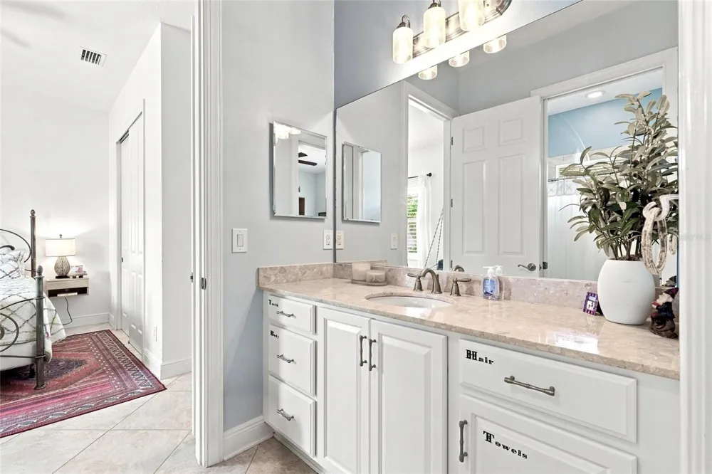 5057 LAKE OVERLOOK AVENUE Bradenton, FL 34208