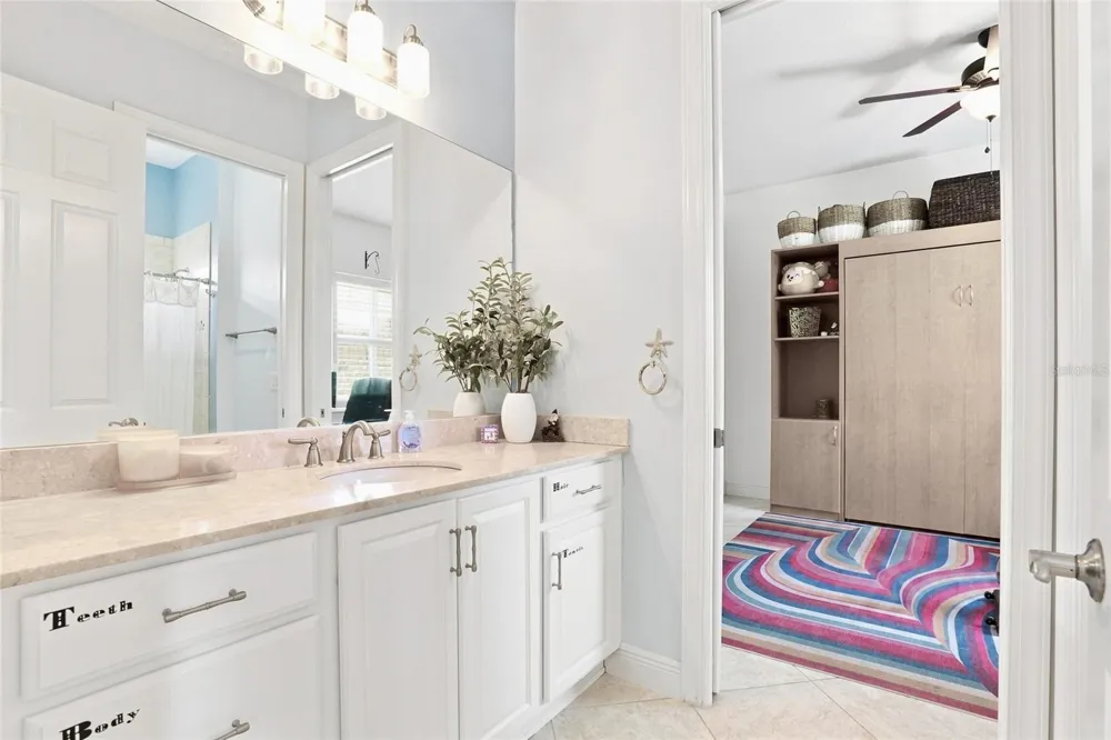 5057 LAKE OVERLOOK AVENUE Bradenton, FL 34208