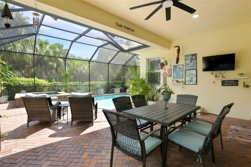 5057 LAKE OVERLOOK AVENUE Bradenton, FL 34208