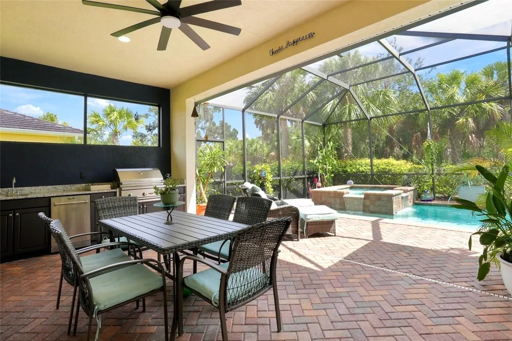 5057 LAKE OVERLOOK AVENUE Bradenton, FL 34208