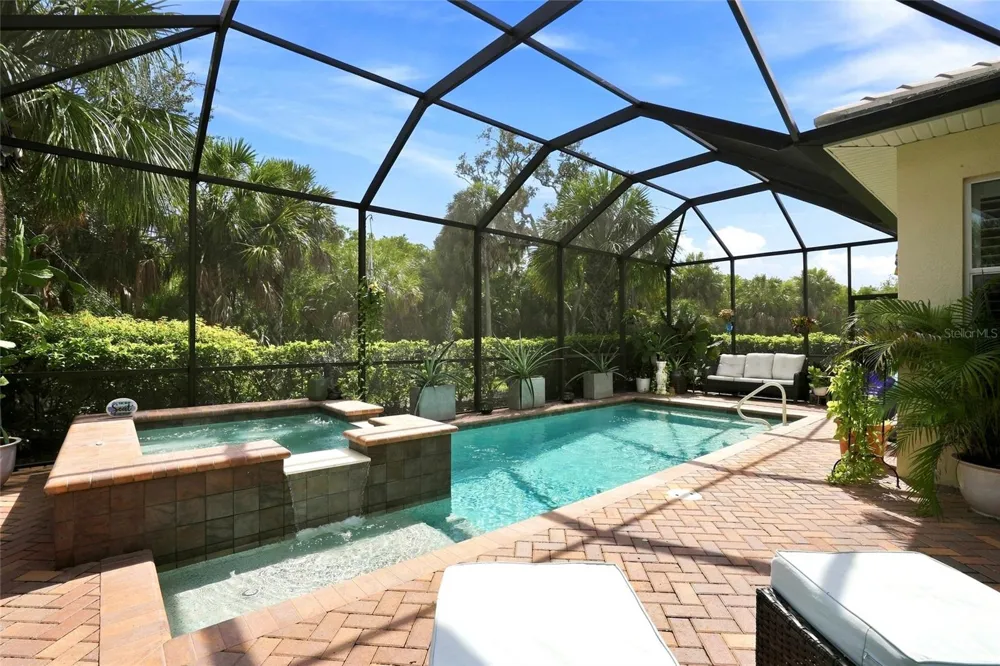 5057 LAKE OVERLOOK AVENUE Bradenton, FL 34208