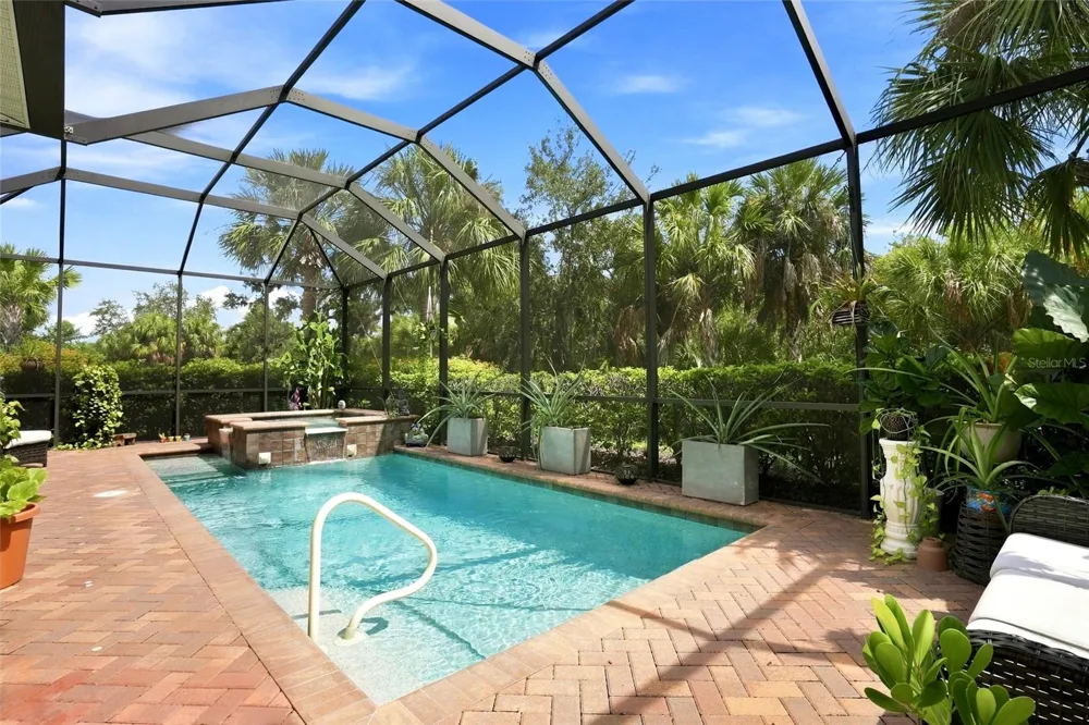 5057 LAKE OVERLOOK AVENUE Bradenton, FL 34208