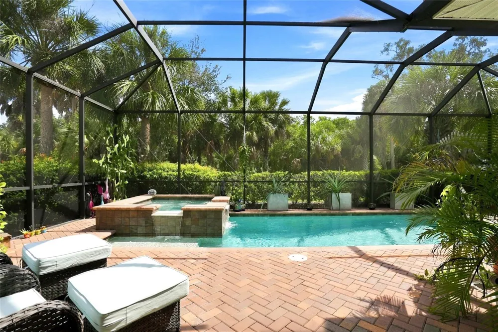 5057 LAKE OVERLOOK AVENUE Bradenton, FL 34208