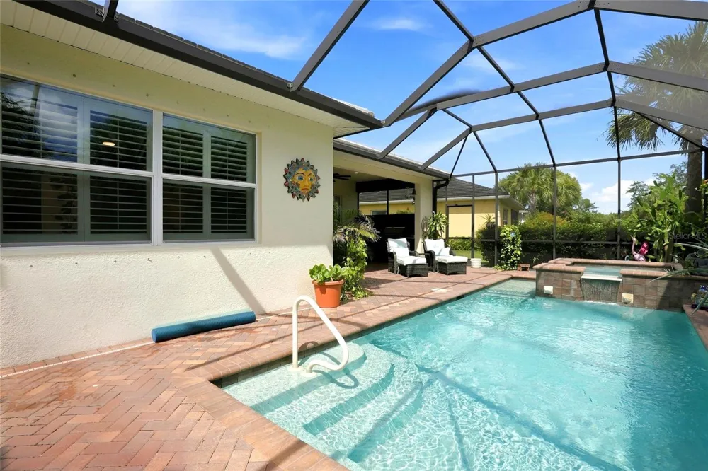 5057 LAKE OVERLOOK AVENUE Bradenton, FL 34208
