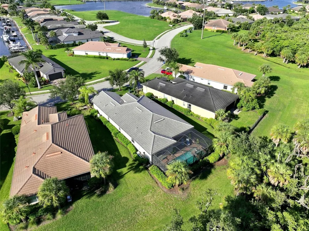 5057 LAKE OVERLOOK AVENUE Bradenton, FL 34208