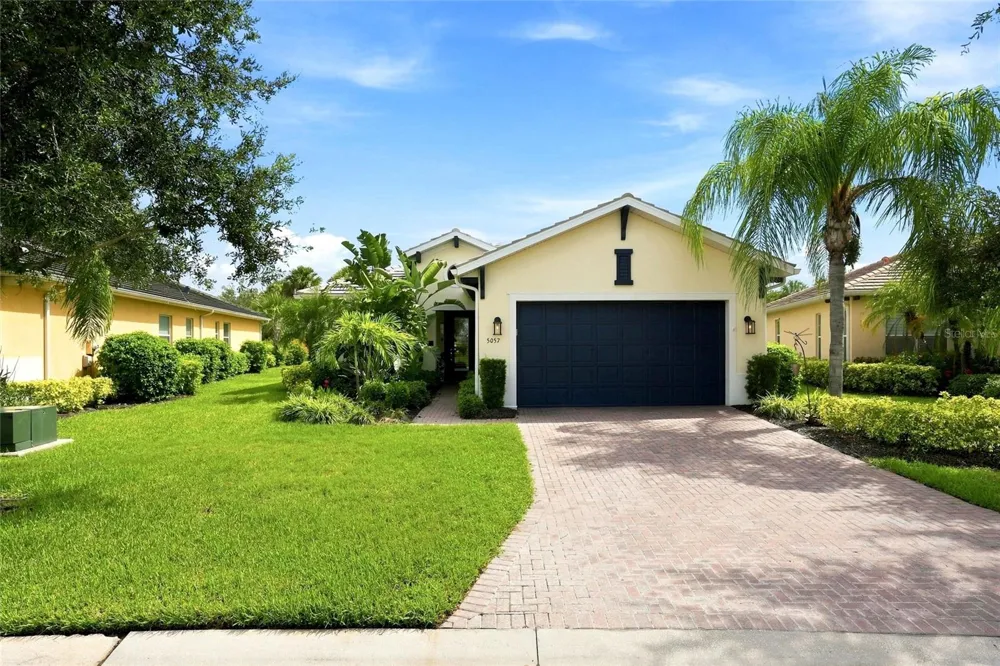 5057 LAKE OVERLOOK AVENUE Bradenton, FL 34208